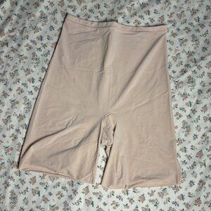 Maidenform Shapewear Nude Slip Shorts Seamless 6in Inseam Medium